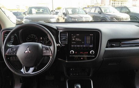 Mitsubishi Outlander III рестайлинг 3, 2022 год, 2 600 000 рублей, 27 фотография