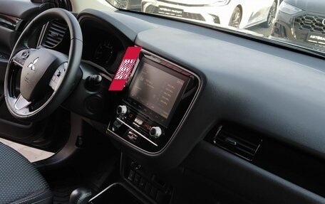 Mitsubishi Outlander III рестайлинг 3, 2022 год, 2 600 000 рублей, 22 фотография