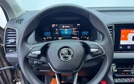 Skoda Karoq I, 2023 год, 1 810 000 рублей, 5 фотография
