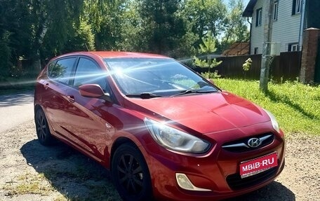 Hyundai Solaris II рестайлинг, 2011 год, 665 000 рублей, 1 фотография