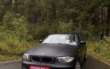 BMW 1 серия, 2010 год, 800 000 рублей, 3 фотография