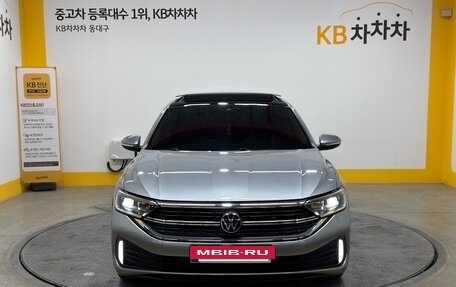 Volkswagen Jetta VII, 2023 год, 1 980 000 рублей, 3 фотография