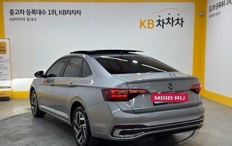 Volkswagen Jetta VII, 2023 год, 1 980 000 рублей, 2 фотография