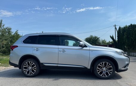 Mitsubishi Outlander III рестайлинг 3, 2018 год, 3 050 000 рублей, 5 фотография