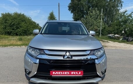 Mitsubishi Outlander III рестайлинг 3, 2018 год, 3 050 000 рублей, 2 фотография