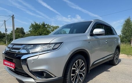 Mitsubishi Outlander III рестайлинг 3, 2018 год, 3 050 000 рублей, 3 фотография