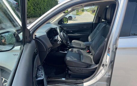 Mitsubishi Outlander III рестайлинг 3, 2018 год, 3 050 000 рублей, 12 фотография