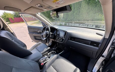 Mitsubishi Outlander III рестайлинг 3, 2018 год, 3 050 000 рублей, 21 фотография