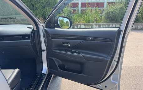 Mitsubishi Outlander III рестайлинг 3, 2018 год, 3 050 000 рублей, 19 фотография