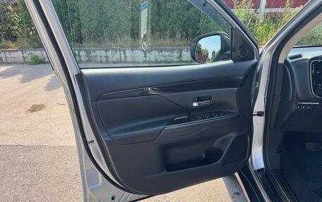 Mitsubishi Outlander III рестайлинг 3, 2018 год, 3 050 000 рублей, 13 фотография