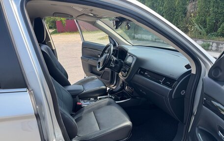 Mitsubishi Outlander III рестайлинг 3, 2018 год, 3 050 000 рублей, 20 фотография
