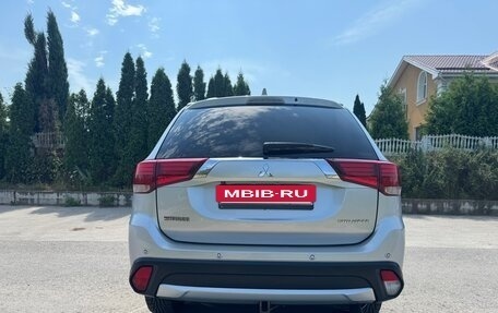 Mitsubishi Outlander III рестайлинг 3, 2018 год, 3 050 000 рублей, 9 фотография