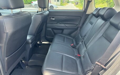 Mitsubishi Outlander III рестайлинг 3, 2018 год, 3 050 000 рублей, 17 фотография