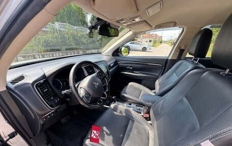 Mitsubishi Outlander III рестайлинг 3, 2018 год, 3 050 000 рублей, 14 фотография