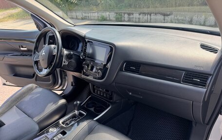 Mitsubishi Outlander III рестайлинг 3, 2018 год, 3 050 000 рублей, 22 фотография