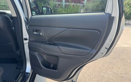 Mitsubishi Outlander III рестайлинг 3, 2018 год, 3 050 000 рублей, 24 фотография