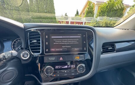 Mitsubishi Outlander III рестайлинг 3, 2018 год, 3 050 000 рублей, 30 фотография