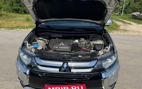 Mitsubishi Outlander III рестайлинг 3, 2018 год, 3 050 000 рублей, 35 фотография