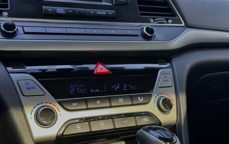 Hyundai Elantra VI рестайлинг, 2018 год, 1 500 000 рублей, 10 фотография