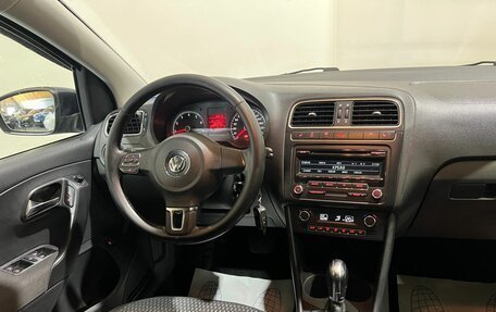 Volkswagen Polo VI (EU Market), 2011 год, 550 000 рублей, 24 фотография