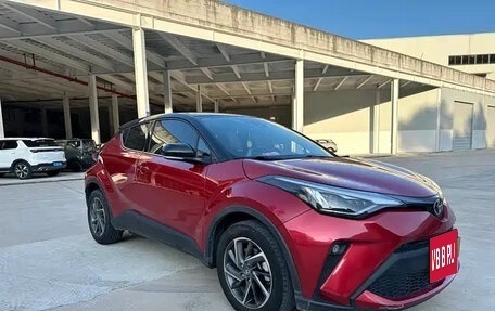 Toyota C-HR I рестайлинг, 2022 год, 1 670 500 рублей, 2 фотография