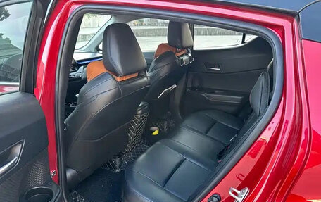 Toyota C-HR I рестайлинг, 2022 год, 1 670 500 рублей, 9 фотография