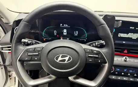 Hyundai Elantra, 2023 год, 1 320 666 рублей, 9 фотография