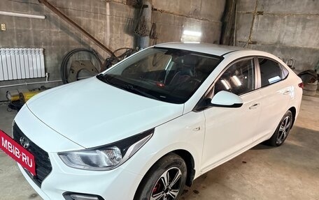 Hyundai Solaris II рестайлинг, 2017 год, 920 000 рублей, 1 фотография