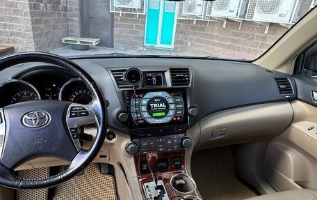 Toyota Highlander III, 2011 год, 1 700 000 рублей, 12 фотография