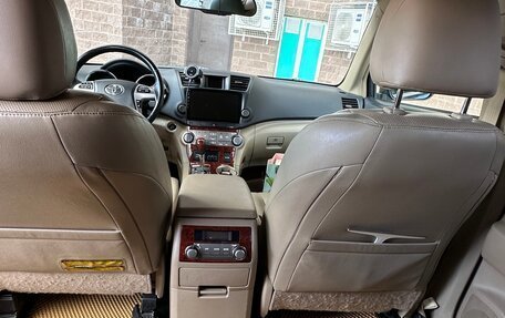 Toyota Highlander III, 2011 год, 1 700 000 рублей, 15 фотография