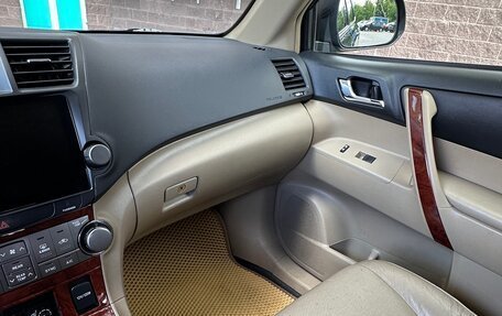 Toyota Highlander III, 2011 год, 1 700 000 рублей, 21 фотография
