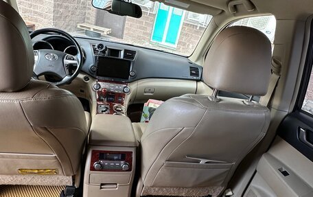 Toyota Highlander III, 2011 год, 1 700 000 рублей, 14 фотография