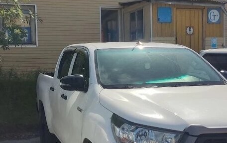 Toyota Hilux VIII, 2021 год, 3 500 000 рублей, 2 фотография
