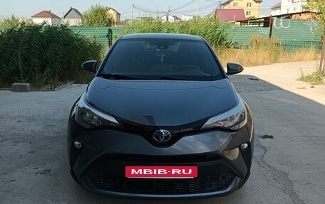 Toyota C-HR I рестайлинг, 2020 год, 2 650 000 рублей, 2 фотография