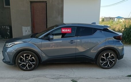 Toyota C-HR I рестайлинг, 2020 год, 2 650 000 рублей, 3 фотография