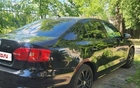 Volkswagen Jetta VI, 2011 год, 1 000 000 рублей, 2 фотография