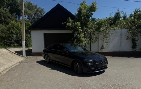 Mercedes-Benz E-Класс, 2023 год, 2 700 000 рублей, 2 фотография