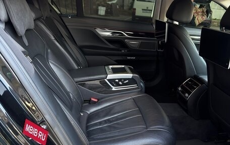 BMW 7 серия, 2017 год, 2 390 000 рублей, 8 фотография