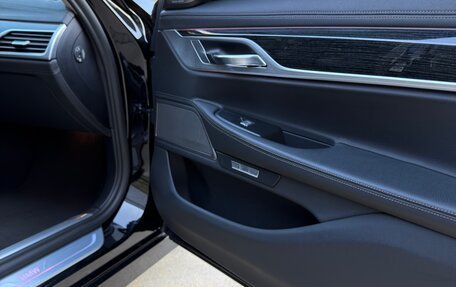 BMW 7 серия, 2017 год, 2 390 000 рублей, 15 фотография