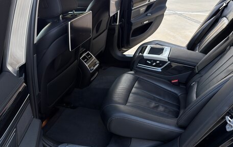 BMW 7 серия, 2017 год, 2 390 000 рублей, 9 фотография