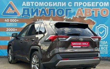 Toyota RAV4, 2021 год, 3 470 000 рублей, 8 фотография
