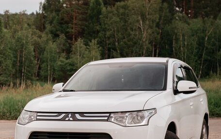 Mitsubishi Outlander III рестайлинг 3, 2013 год, 1 130 000 рублей, 4 фотография