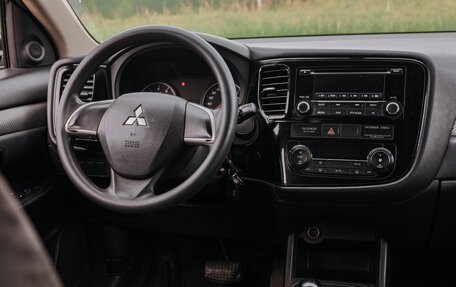 Mitsubishi Outlander III рестайлинг 3, 2013 год, 1 130 000 рублей, 19 фотография