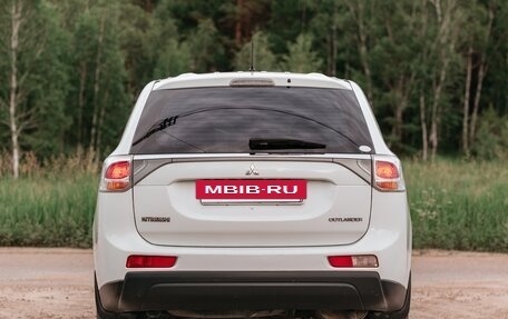 Mitsubishi Outlander III рестайлинг 3, 2013 год, 1 130 000 рублей, 11 фотография