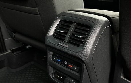 Volkswagen Tiguan II, 2020 год, 3 029 000 рублей, 26 фотография