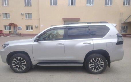 Toyota Land Cruiser Prado 150 рестайлинг 2, 2021 год, 7 880 000 рублей, 3 фотография