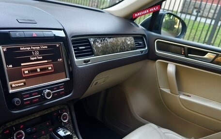 Volkswagen Touareg III, 2011 год, 1 500 000 рублей, 2 фотография