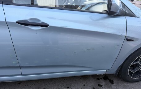 Hyundai Solaris II рестайлинг, 2011 год, 600 000 рублей, 11 фотография