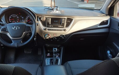 Hyundai Solaris II рестайлинг, 2017 год, 1 050 000 рублей, 10 фотография