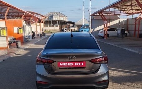 Hyundai Solaris II рестайлинг, 2017 год, 1 050 000 рублей, 4 фотография
